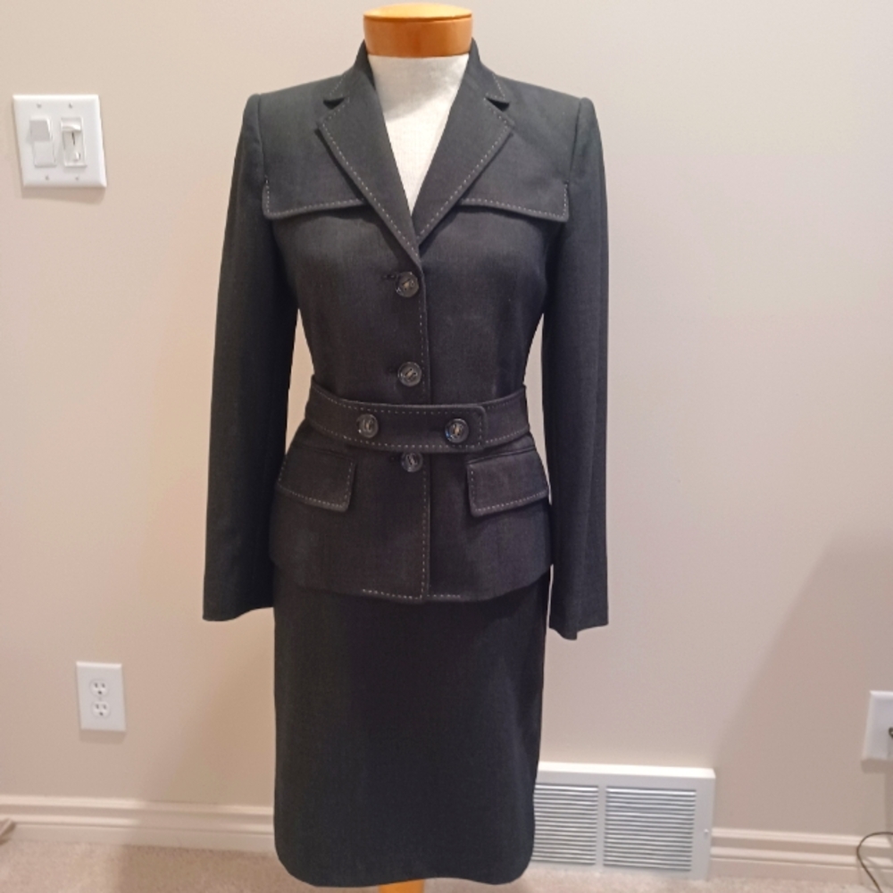 Anne Klein Gray Suit (Jacket & Skirt).  Size 2.